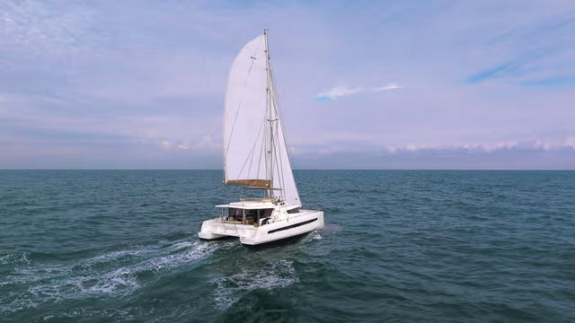 1_BALI_5_4_sailing_under_sail_rear_view_c4e44829b0