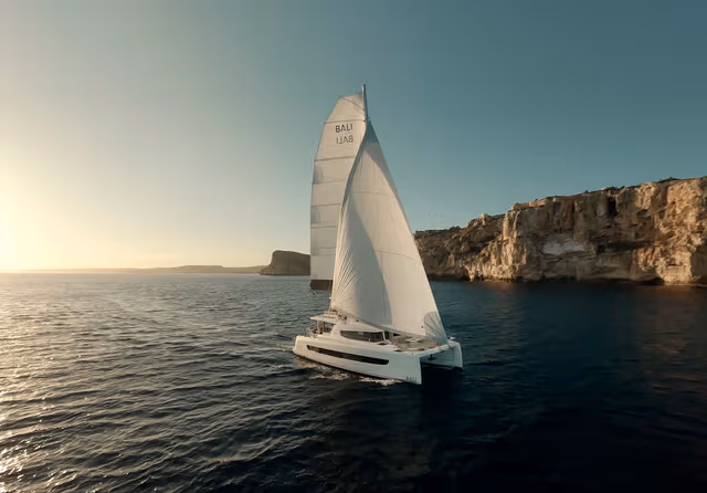 2_BALI_4_8_sailing_under_sail_40c8847c2b