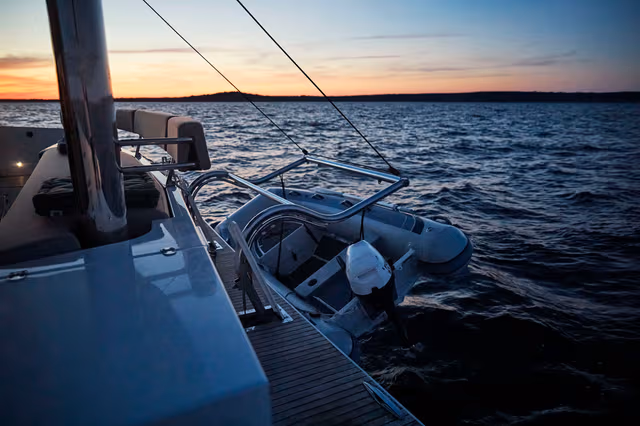 6_Aft_davit_with_tender_boats_ade5e6ba6a