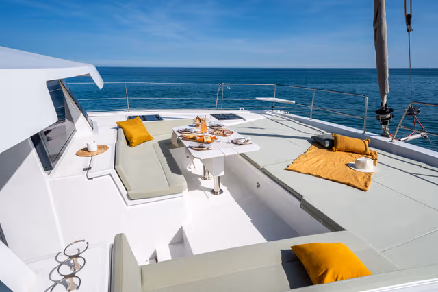 6_Front_deck_with_table_set_for_lunch_9cc1feb4aa