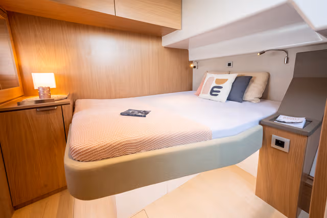 9_Butterfly_cabin_double_bed_82f65c67d8