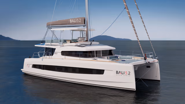 View_of_the_front_of_the_decked_boat_a48ae75be3