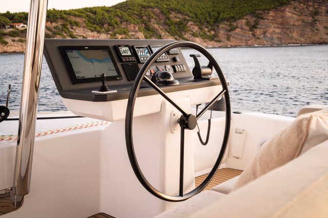 2_Rooftop_Navigation_Helm_b7cb6acf49